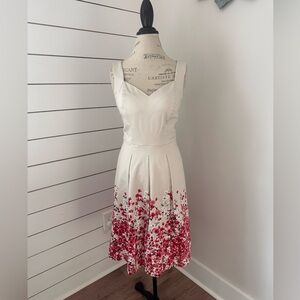 White House Black Market Floral Fit & Flare Dress – Size 8 – Excellent Condition